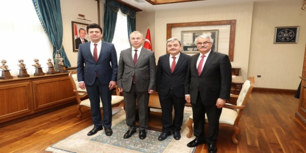 Kalp masajıyla öğrencisinin hayatını kurtaran öğretmene başarı belgesi verildi