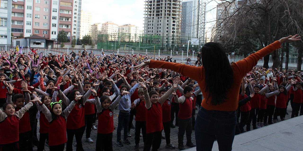 Viral olan öğretmen konuştu: ''Bu kadar ilgiyle karşılaşacağımı beklemiyordum. ''