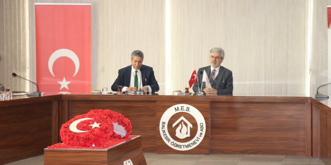 Sayın İl Milli Eğitim Müdürü Ön Cebinize Kalem Koymak Yeni Mi Aklınıza Geldi?