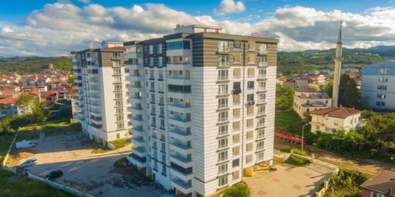 Boyu kısa diye üzülen ortaokul öğrencisi pencereden atladı