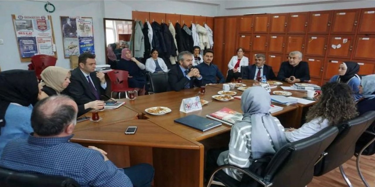 Ramazan ayında öğretmenler odasında çay demlensin mi tartışması