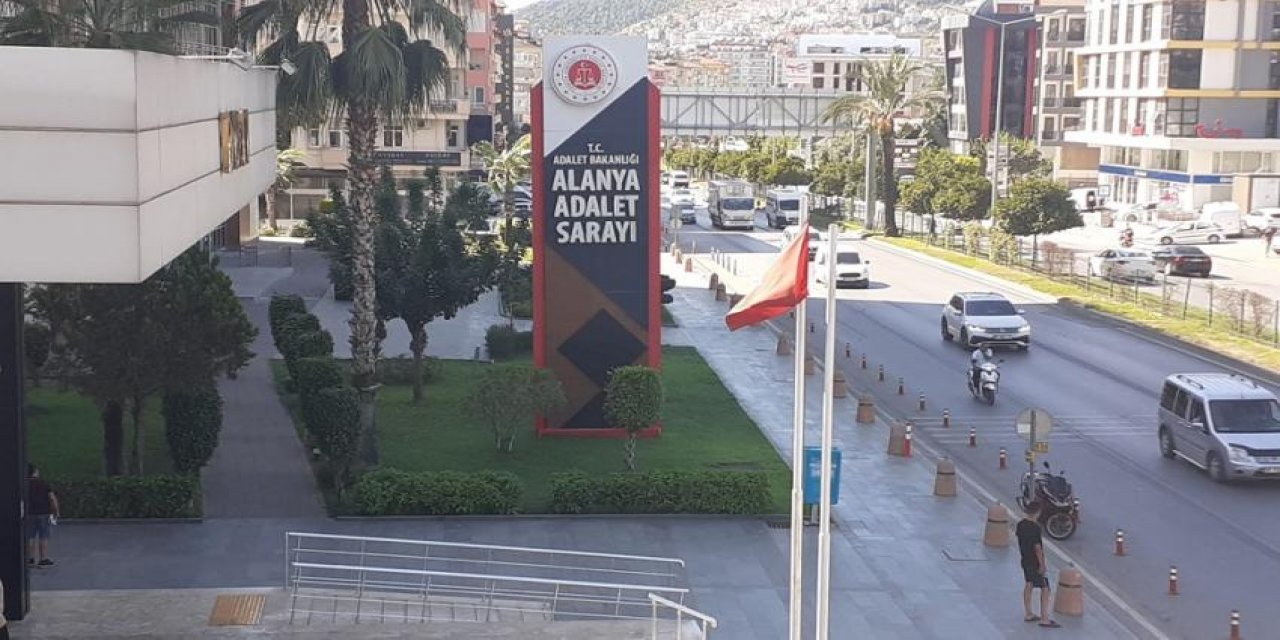 Alanya’da rehber öğretmen cinsel tacizden yargılandı