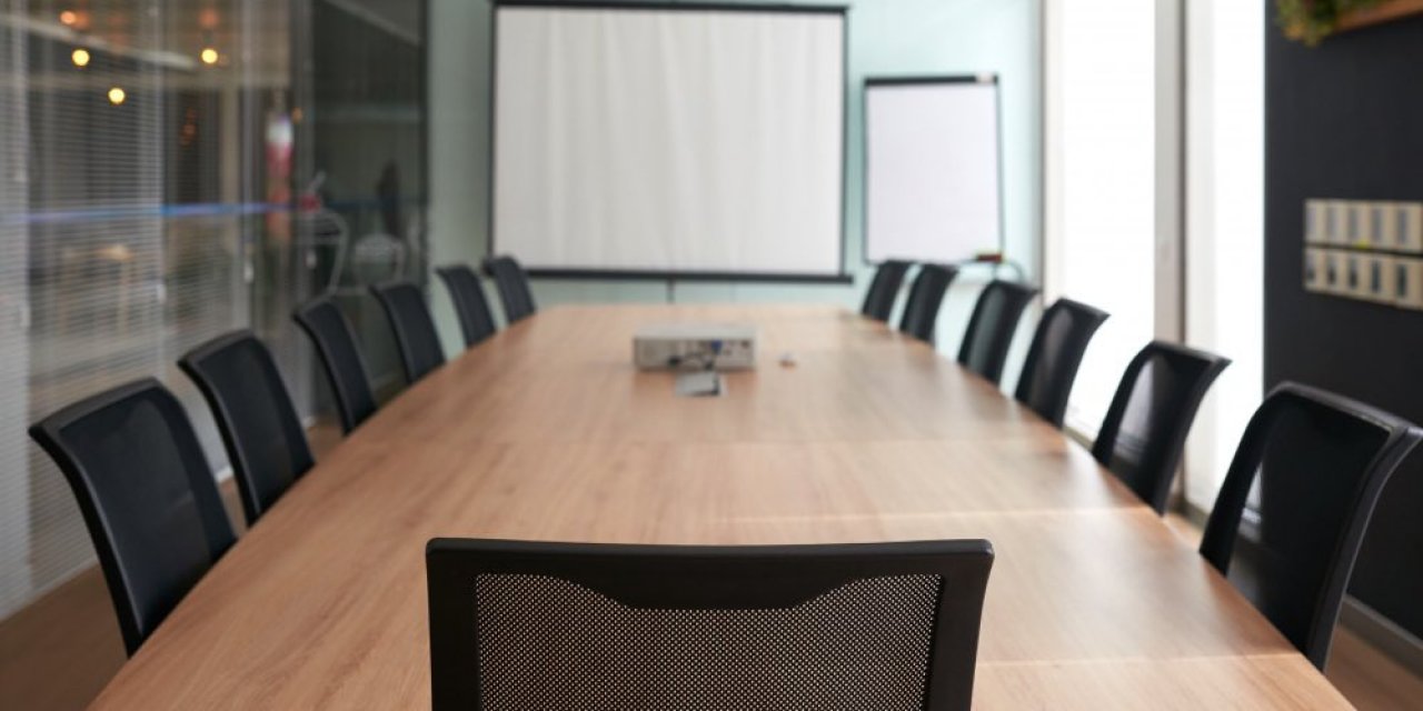 Öğretmenlerin itibari kalmadı. "Aptal" olduk.