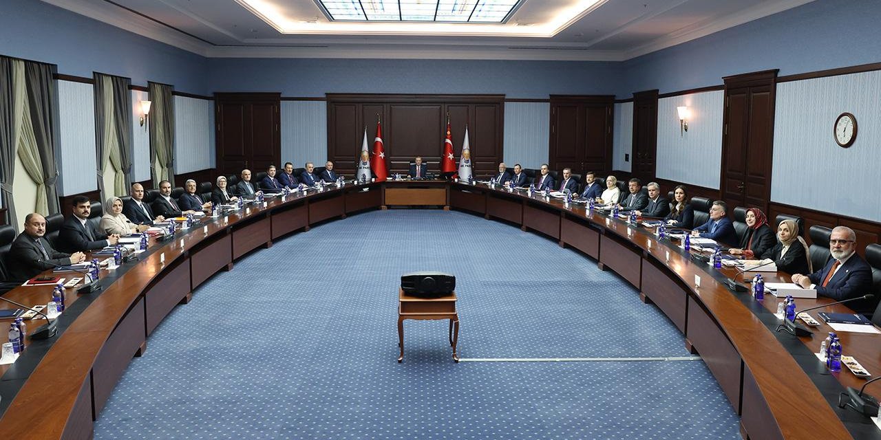 Ak Parti MYK'da o iki ismin değişmesi bekleniyor