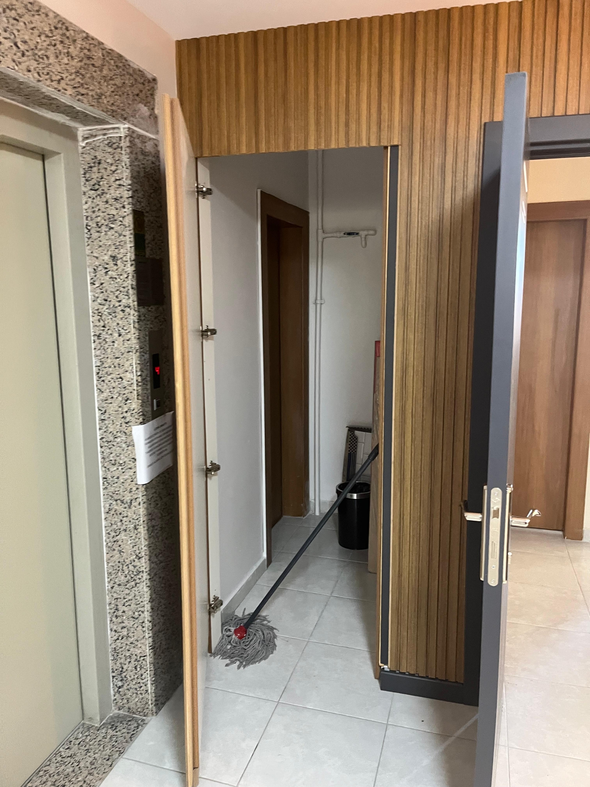 Eyüpsultan İlçe Milli Eğitim Müdürlüğü’nde Tuvalet Kapıları Yokken Makam Odası Mı Yenilendi?