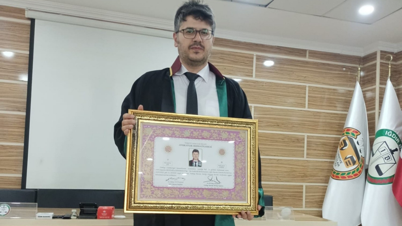 12 Yıl Öğretmenlik Yaptıktan Sonra Avukatlık Ruhsatını Aldı