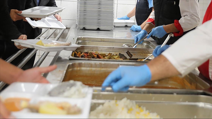 Okullardaki Zehirlenme Vakaları Arttı: Gıda Denetimi Tartışılıyor