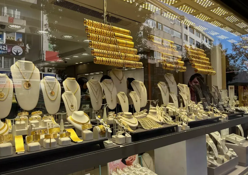  Altın ve Saat Ürünlerinde Dev İndirim! Öğretmenlere Özel Kampanya Başladı