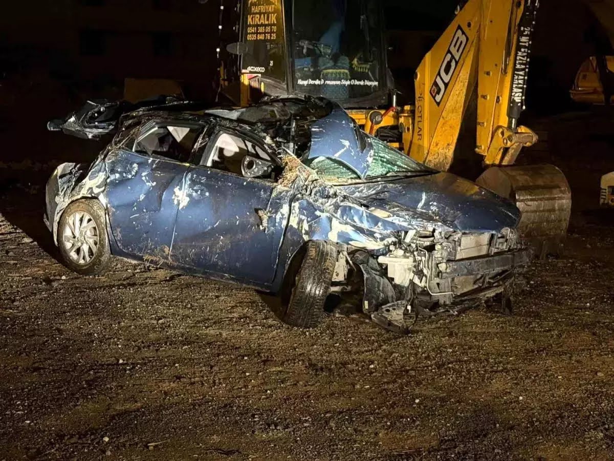 Okuldan Dönerken Kaza Geçiren 3 Öğretmen Yaralandı 