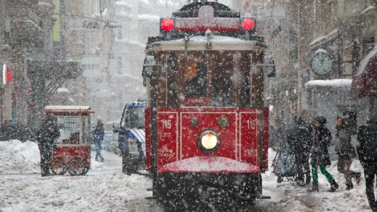 İstanbul Valiliği Duyurdu: 5 İlçede 2 Ocak Cuma Günü Okullar Tatil Edildi