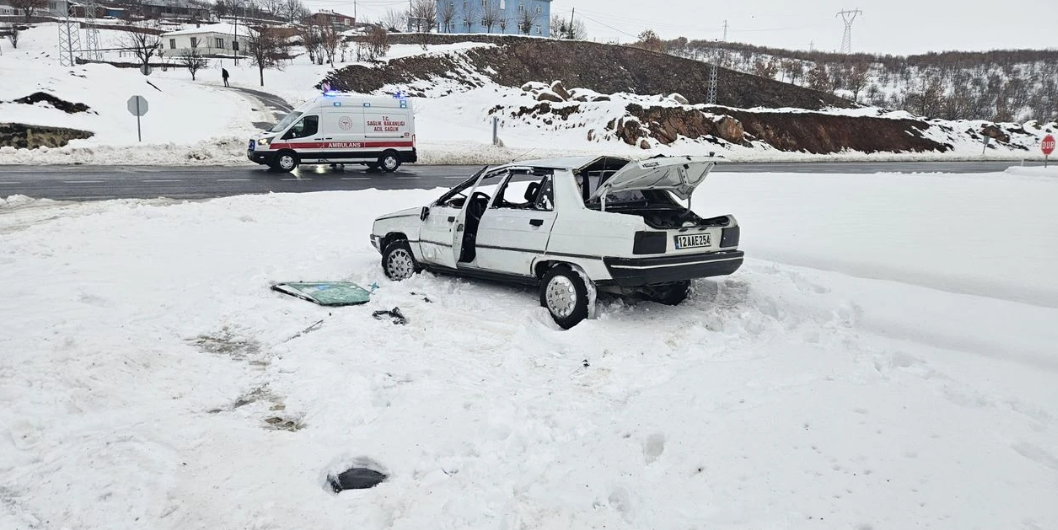 Kontrolden Çıkan Otomobil Takla Attı: 2'si Öğretmen 3 Yaralı