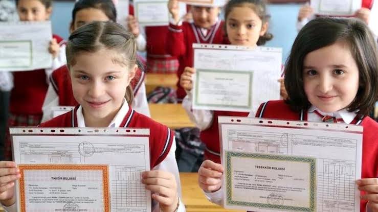 Karne Notları Yeterli Olan Binlerce Öğrenciye Takdir ve Teşekkür Belgesi Verilmeyecek