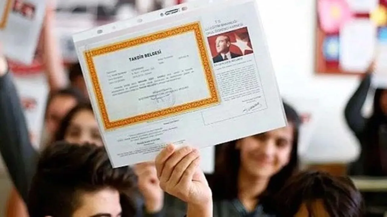 18 Milyon Öğrenci Bugün Karne Alıyor: Son Ders Zili Çalmak Üzere!