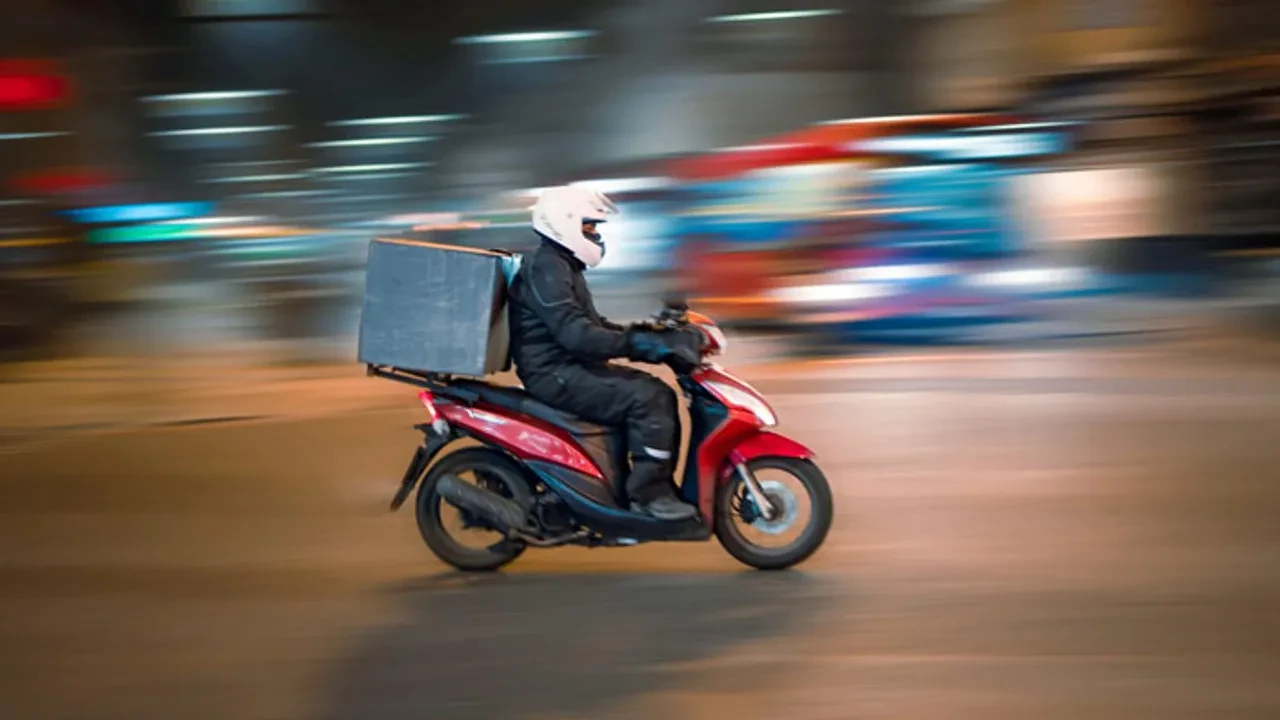 İstanbul'da Kuryelerin ve Ağır Taşıtların Trafiğe Çıkışı Engellendi