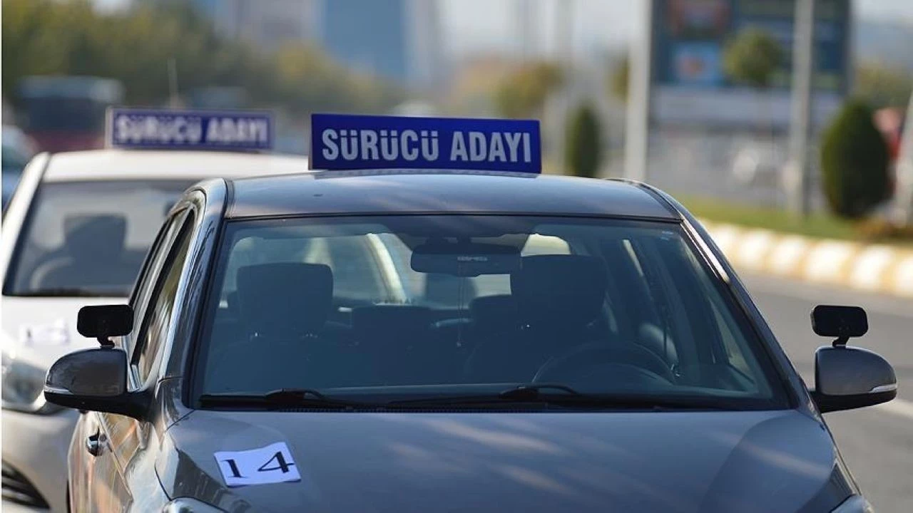 MEB Sürücü Kurslarında Kullanılacak Araçların Yaşlarına Yeni Sınırlamalar Getirdi