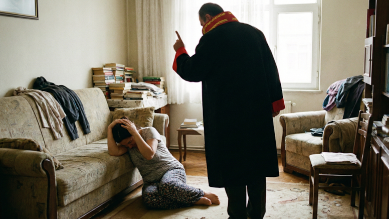 Hakim, Öğretmen Eşini Darp Etti! Olaya İlişkin Soruşturma Başlatıldı 