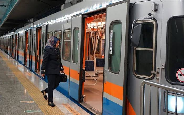İstanbul'da Metro Seferleri Yarım Saat Gecikmeli Olarak Yapılacak