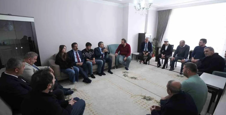 Bakan Tekin Trajik Kazada Hayatını Kaybeden Öğretmenin Ailesini Ziyaret Etti