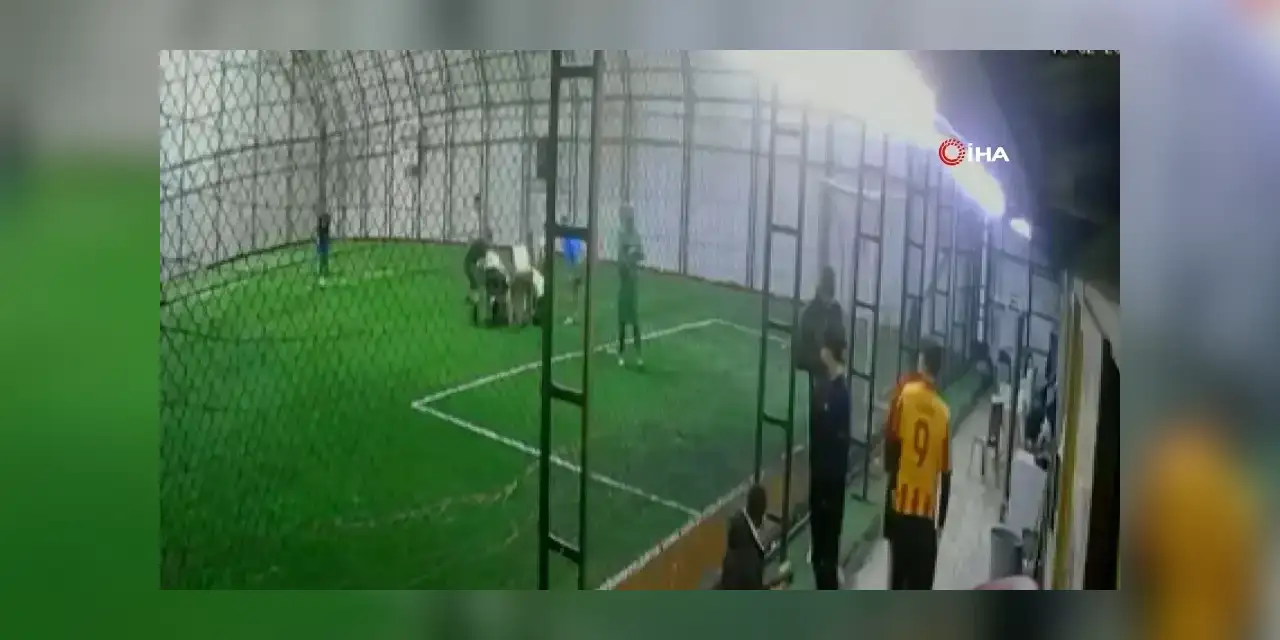 Halı Saha Maçında Kalp Krizi Geçiren Öğretmen Hayatını Kaybetti