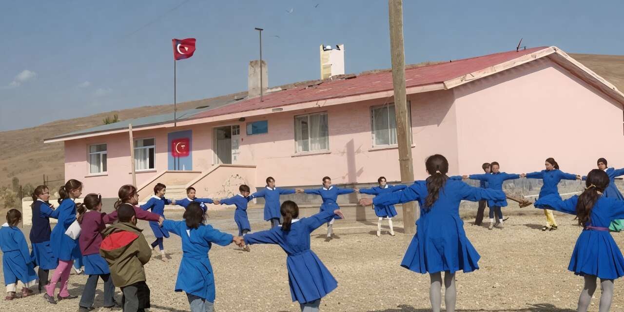 Meslektaşlar Tartışıyor: Taşımalı Eğitimde 'Tersine' Hamle! Öğretmenler Ne Düşünüyor?