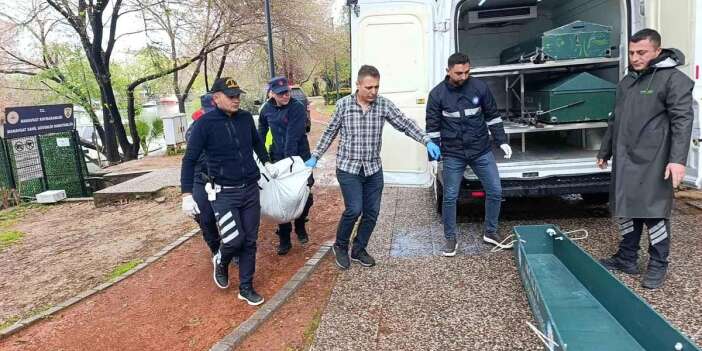 Atama Bekleyen Kayıp Öğretmenin Cansız Bedeni Irmak Kenarında Bulundu
