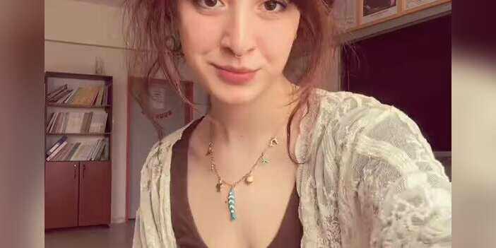 Veliler CİMER'e 'Büyücü' Diye Şikayet Etti, Genç Öğretmen Kombiniyle Cevap Verdi!