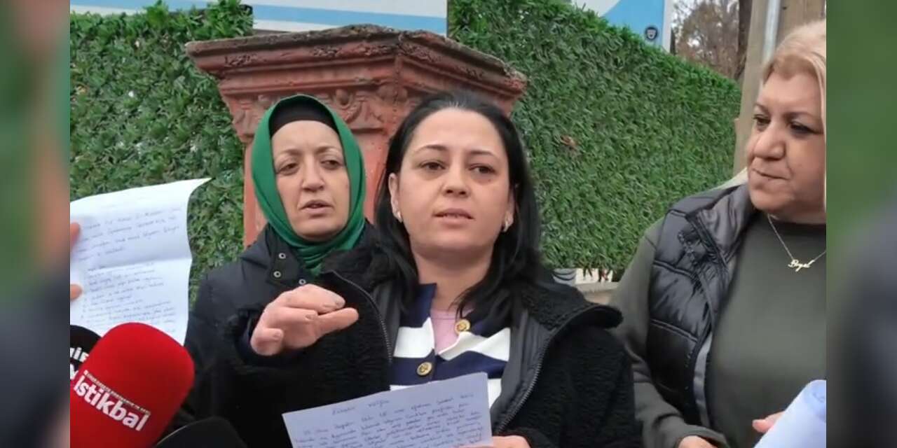 Veliler Okul Önünde Ögretmeni Protesto Etti; "Çocuklarımıza Baskı Uyguluyor"