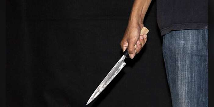 Okul Kapısında Dehşet Dakikaları: Öğrenciye Bıçak Çekti, Öğretmene ‘Anahtarla’ Saldırdı!