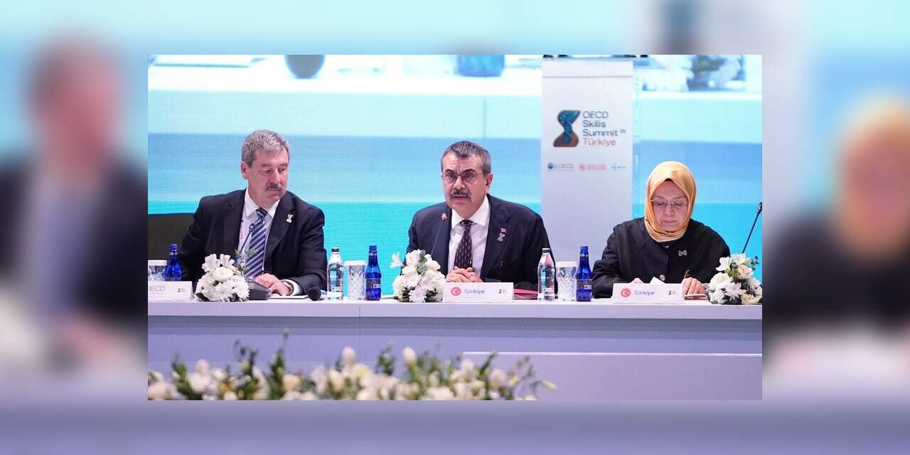Bakan Tekin OECD Beceriler Zirvesi’nde Küresel Eğitim Politikalarına Liderlik Etti
