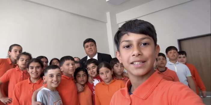 Reşit Hoca'nın İddiasına Bakan Yusuf Tekin'den Yanıt: Tüm Okula Yemek Ismarlama Sözü Gerçek Oldu!