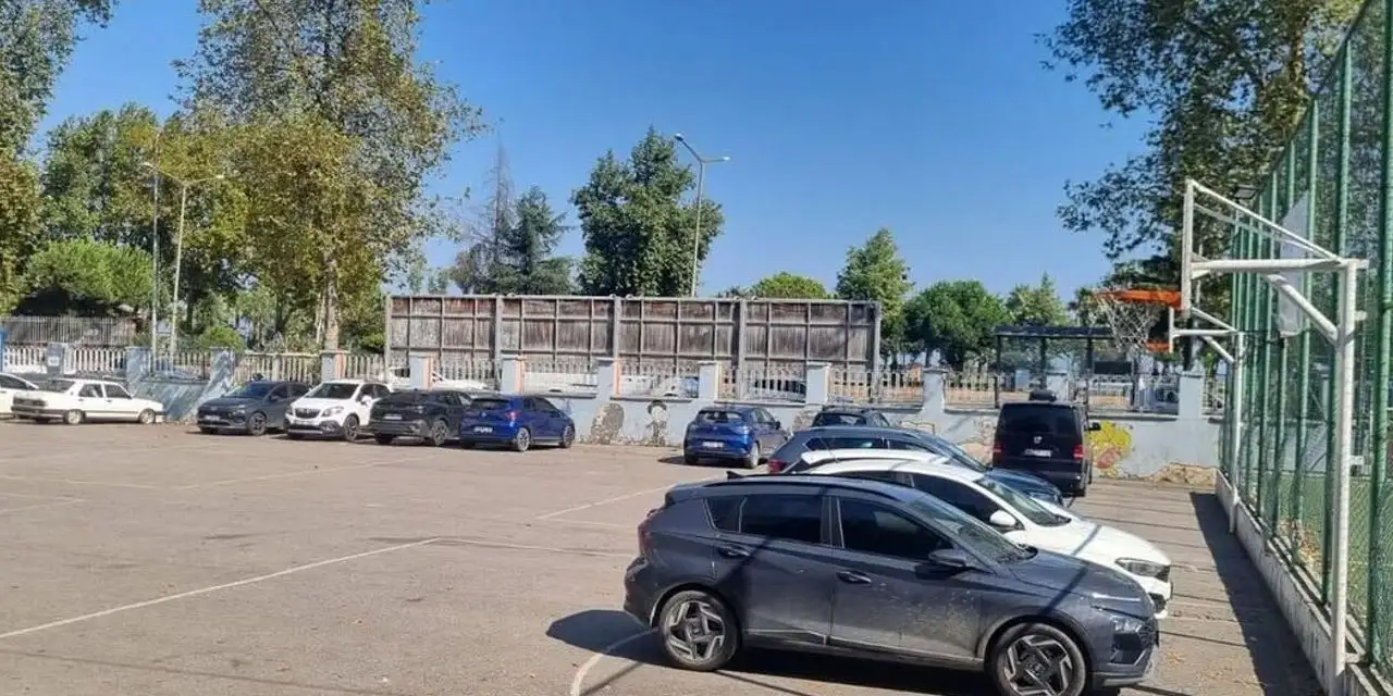 LGS'de Görevli Öğretmenlere Park Yasağı, Okul Bahçesine Araç Girmeyecek
