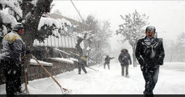 Hakkari'de kar nedeniyle eğitime 1 günlük ara verildi