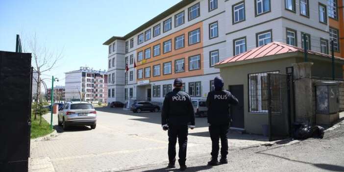 Okul Çevrelerine Polis Görevlendirmesi: 5 Maddede Yeni Okul Güvenliği Önlemleri!