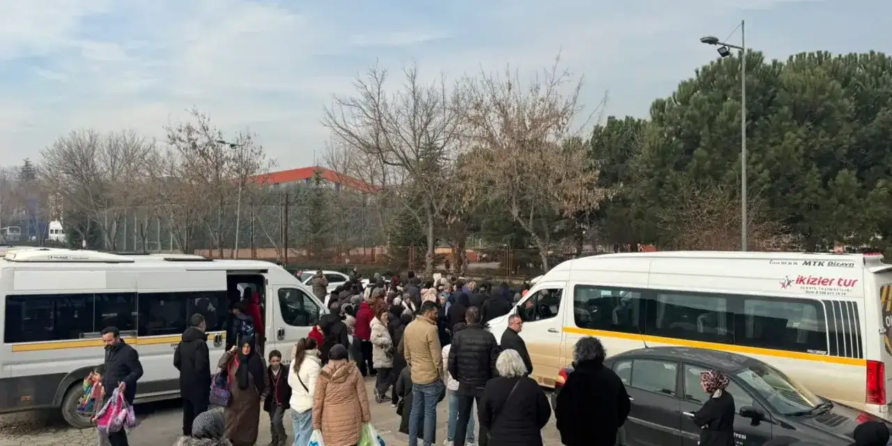MEB Randevusuz Okula Gelmek Yok Dedi Ama Veliler Çocuğumu Almam Gerekiyor Diye Okullara Hücum Ediyor