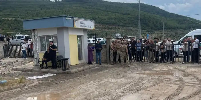 Öğretmen Okul Bahçesinde Yeğeni Tarafından Silahla Vuruldu