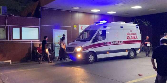 Okul Çıkışı Yaşanan Kazada Öğretmen Ağır Yaralandı
