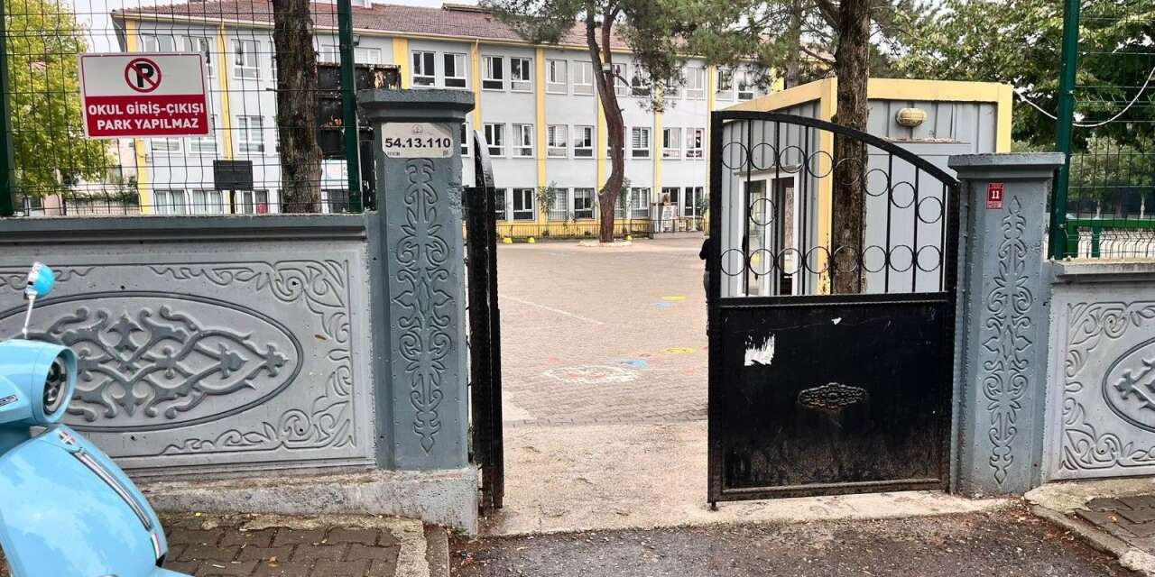 Kız Öğrenciler Ortalığı Karıştırdı; Hizmetli Darp Edildi, Öğretmen Bayıldı