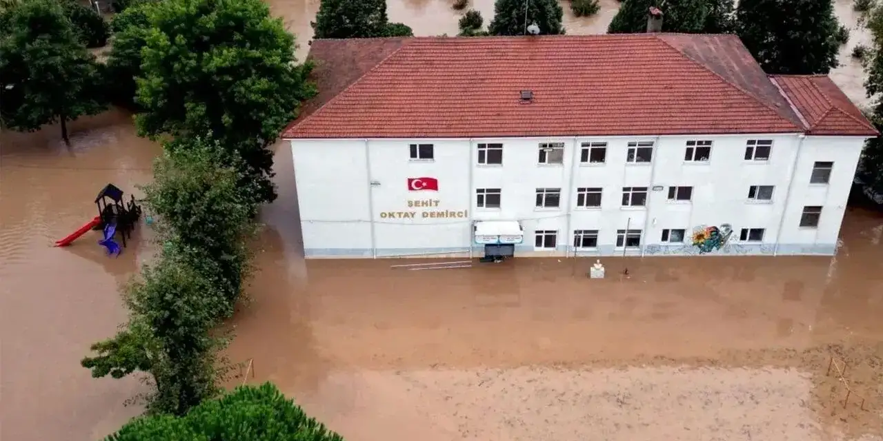 Aynı Okulu Bu Yıl İki Kere Sel Bastı