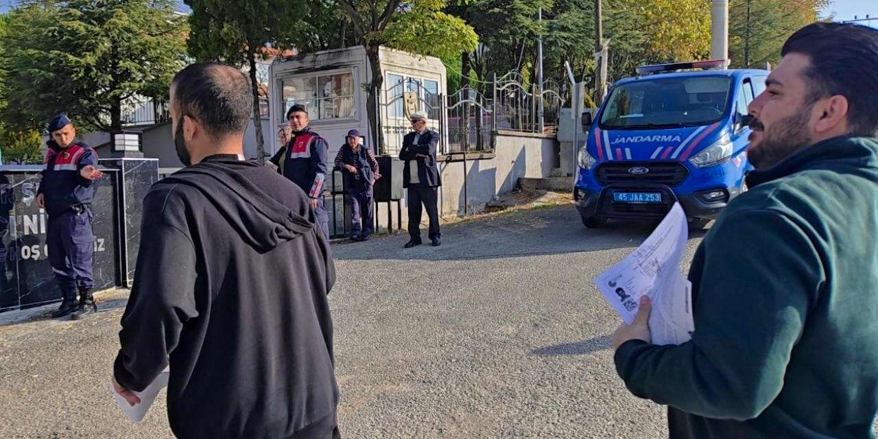 KPSS’ye Giderken Aracı Yoldan Kalan Adayları Sınava Jandarma Yetiştirdi