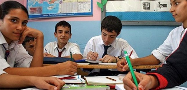 En kısa zamanda erkek öğrenciler ve kız öğrencileri ayırmalı.