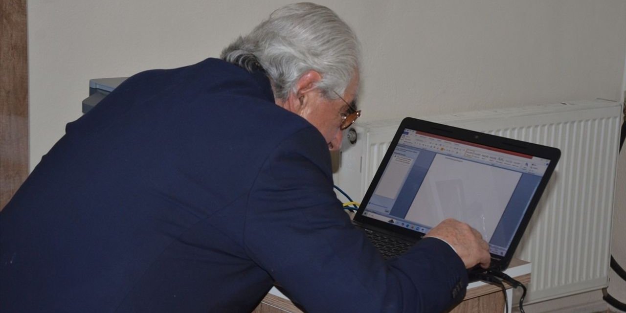 79 Yaşında Hukuk Fakültesi'ni Bitiren Öğretmen Avukat Oldu