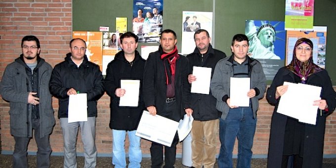 Kitaplar gelmeden sınava giren öğrencilerden imza kampanyası