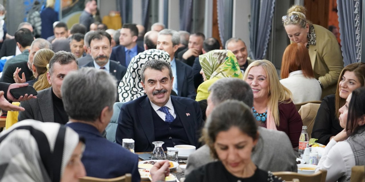 Bakan Tekin Okul Müdürlerinin İftar Sofrasına Konuk Oldu