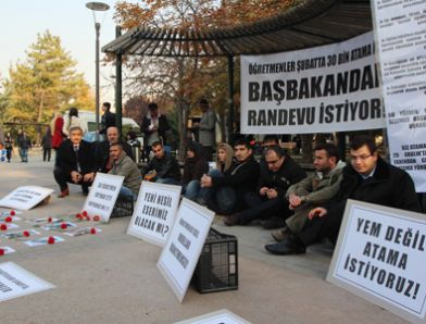 OTURMA EYLEMİNDEKİ ATAMASI YAPILMAYAN ÖĞRETMENLERE DESTEK VERİYORUZ