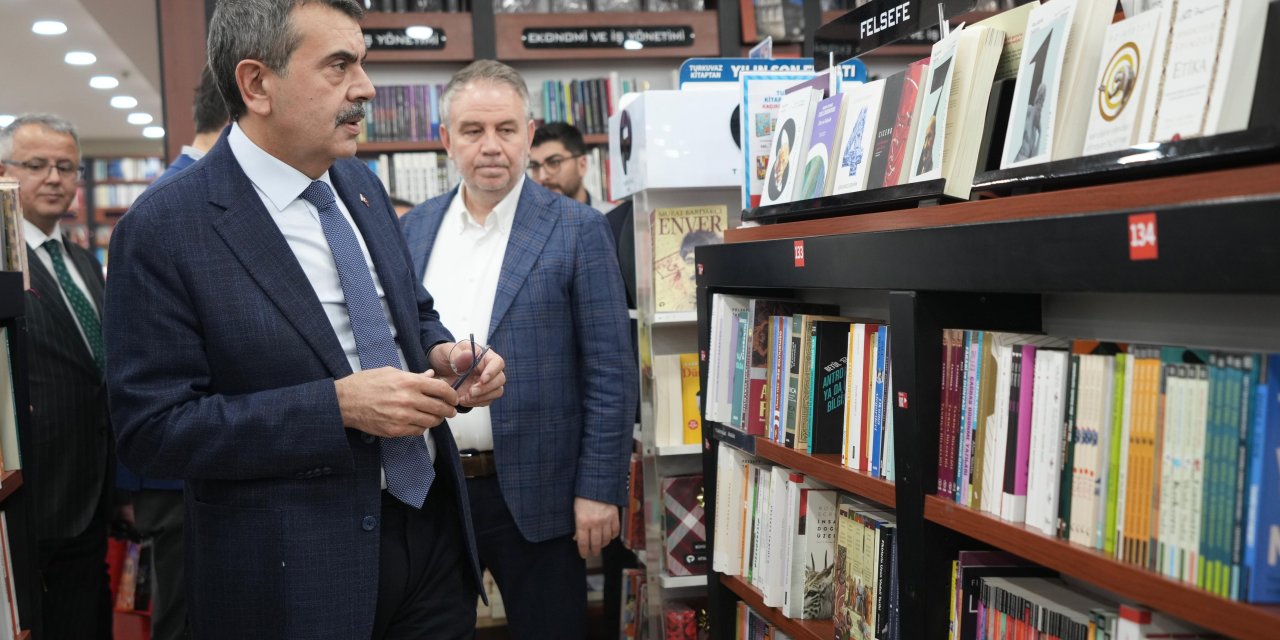 Kitaba Boykot Olmaz: Bakan Yusuf Tekin’den D&R’a Anlamlı Ziyaret