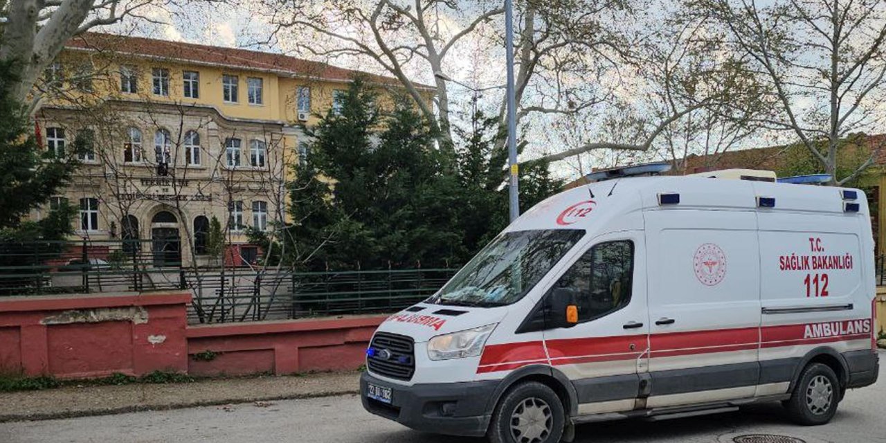 Okul bahçesinde 14 yaşında kız ölü bulundu