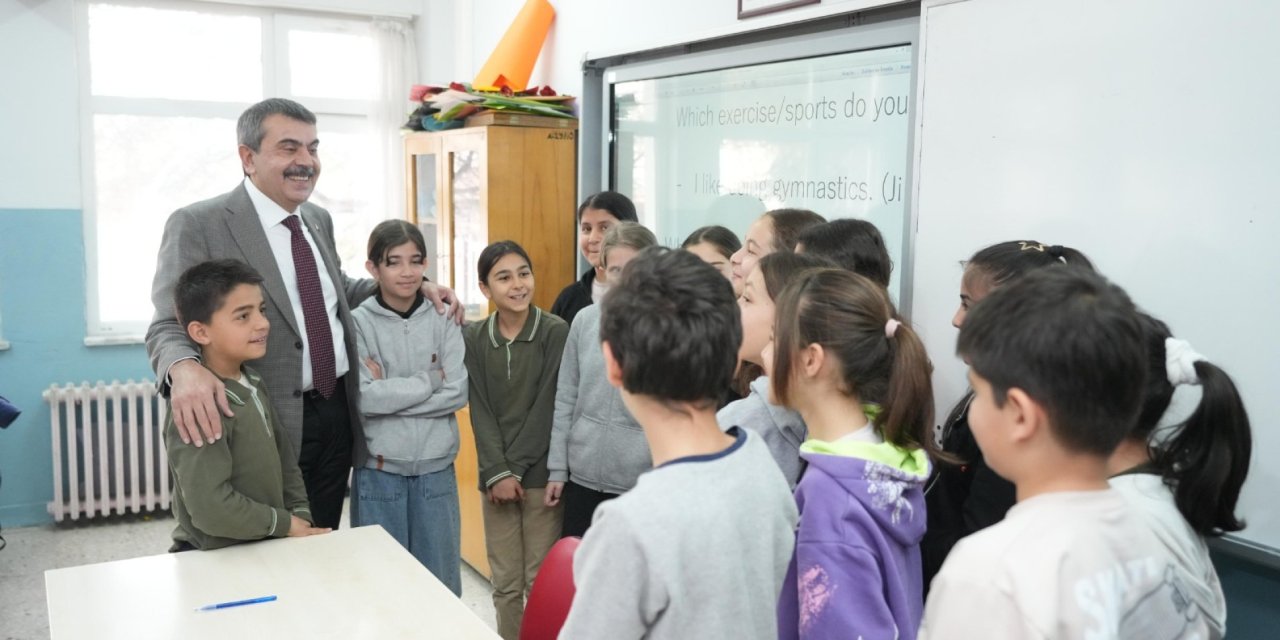 Bakan Yusuf Tekin'den Sürpriz Okul Ziyareti