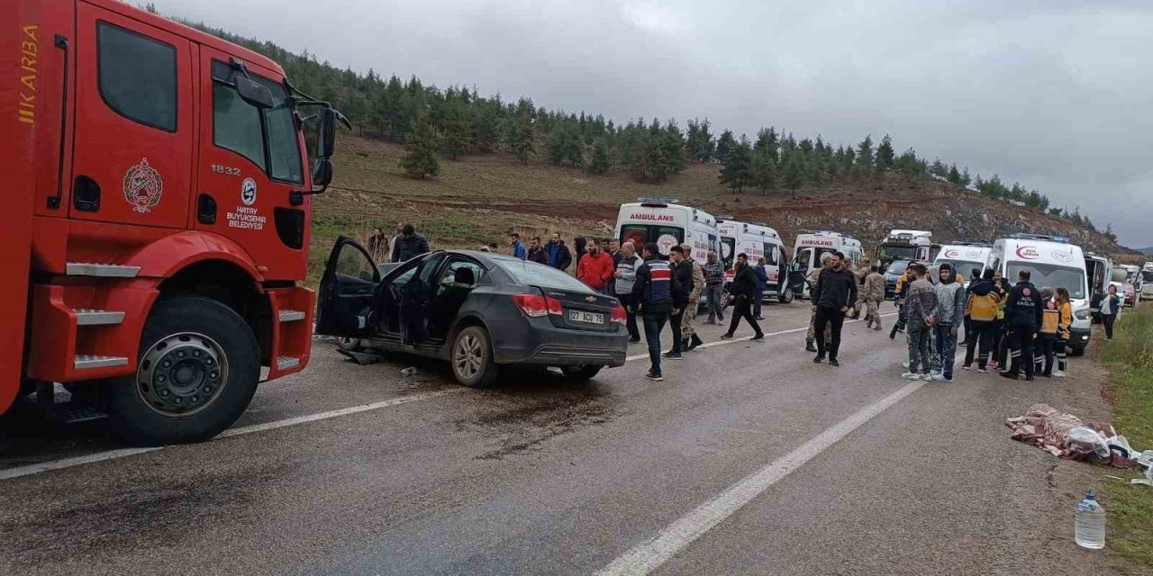 Öğretmenler okula yetişmeye çalışırken kaza yaptı: 2 ölü