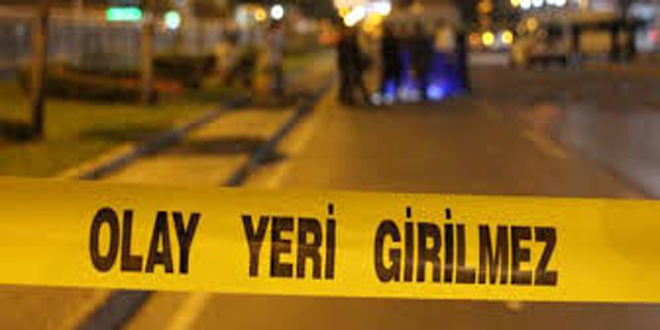 Öğretmen ve polis eş evlerinde ölü bulundu