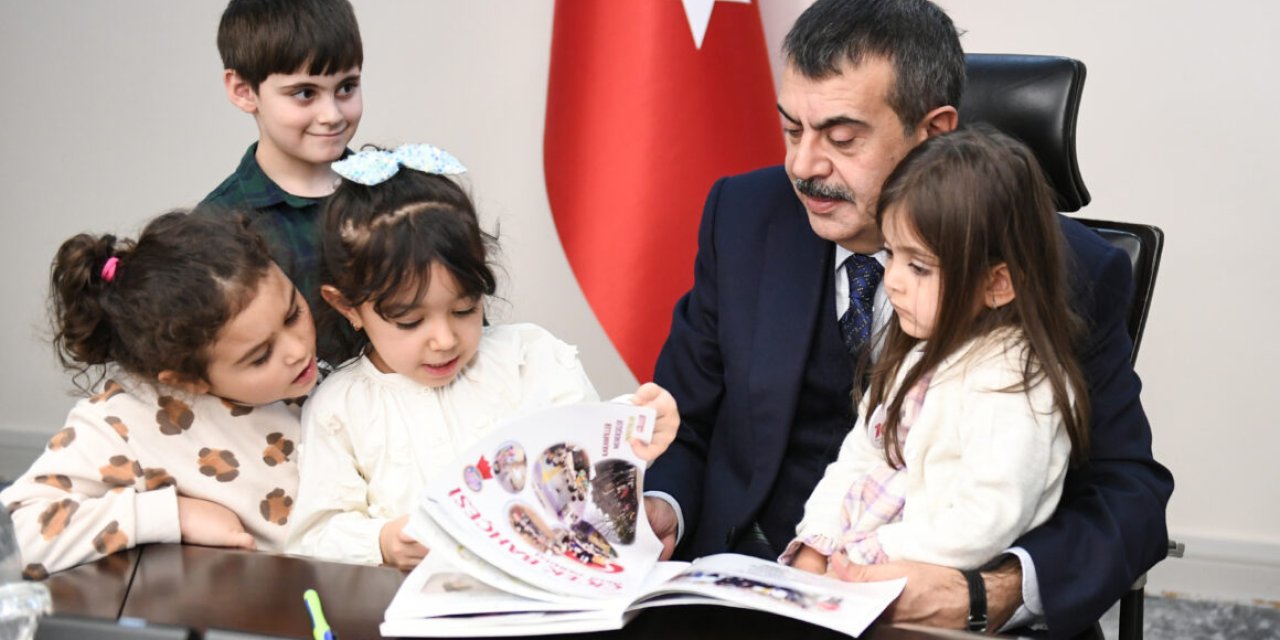 Bakan Yusuf Tekin, Öğrencilerin Sosyal Medya Davetine Kayıtsız Kalmadı